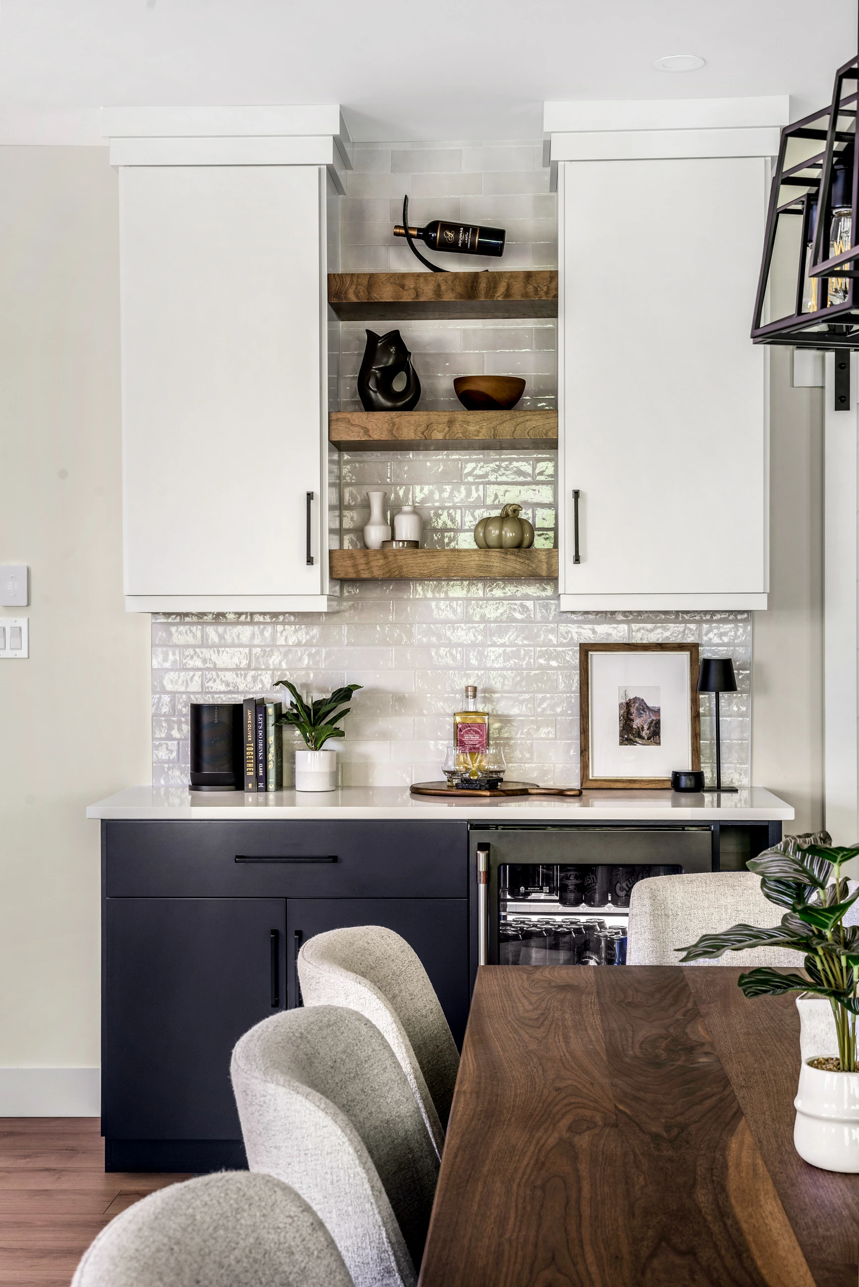 The Puffin — Dining area and drinks cabinetry