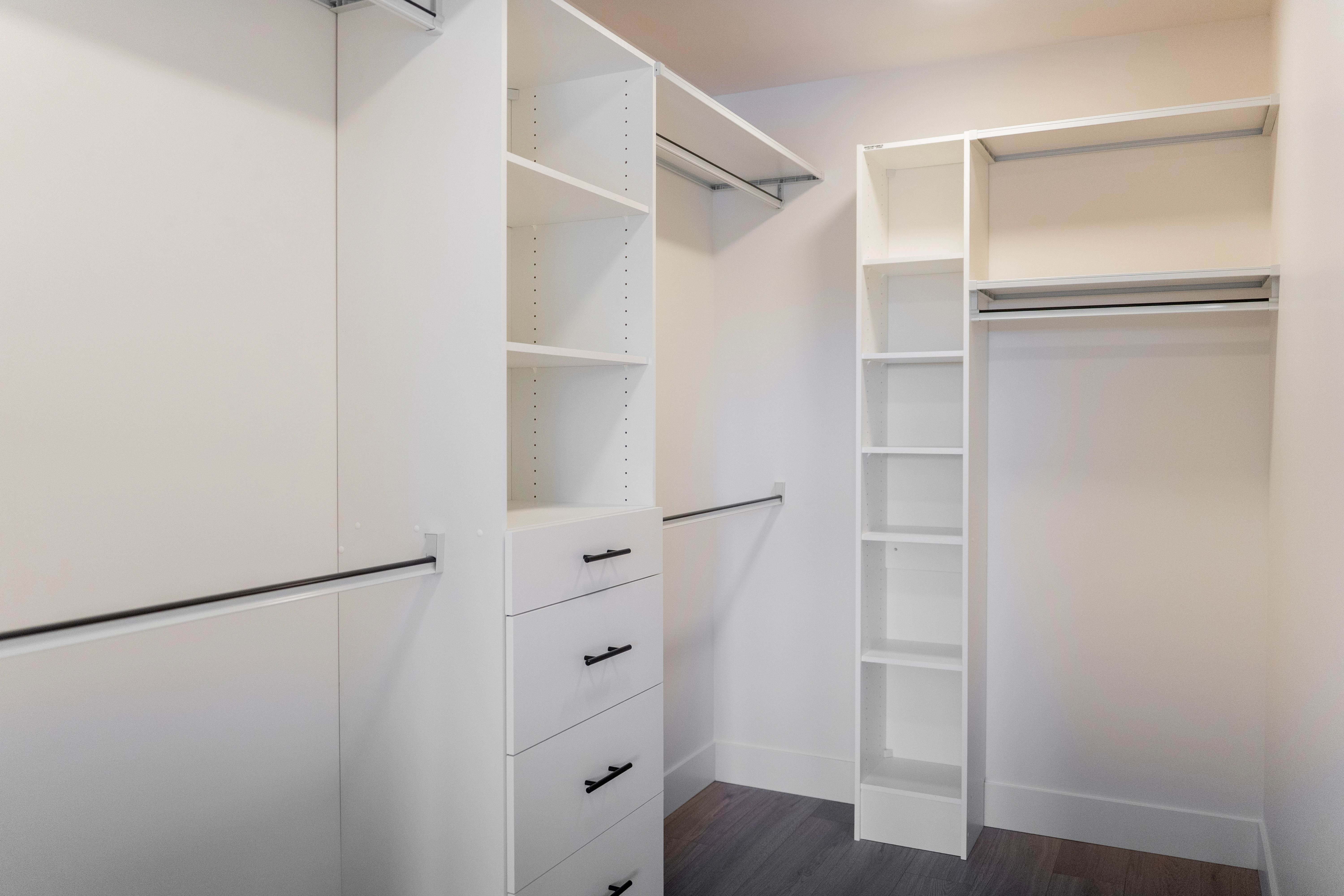 The Tuckamore — Walk-in wardrobe and drawers